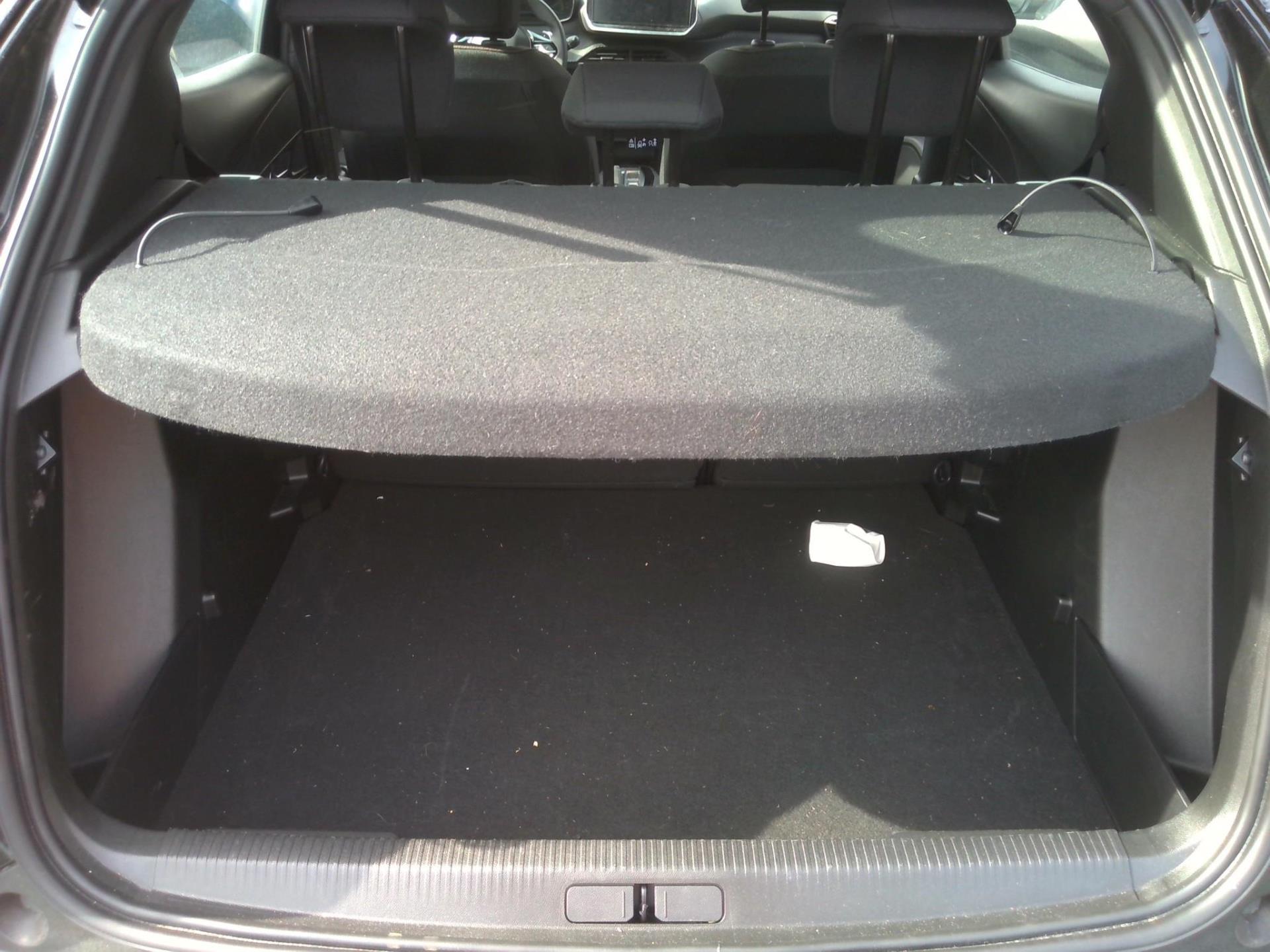 Peugeot 2008 Hybrid 145 e-DCS6 Style 2025