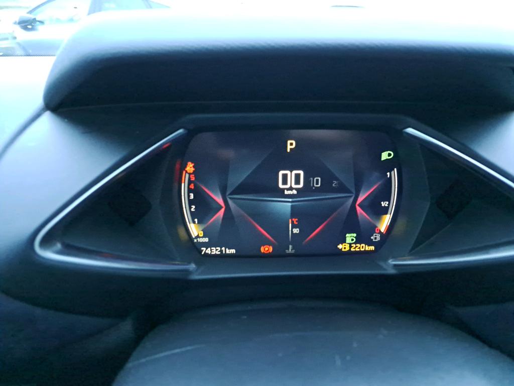 DS DS3 Crossback BlueHDi 130 EAT8 Ines de la Fressange Paris 2021