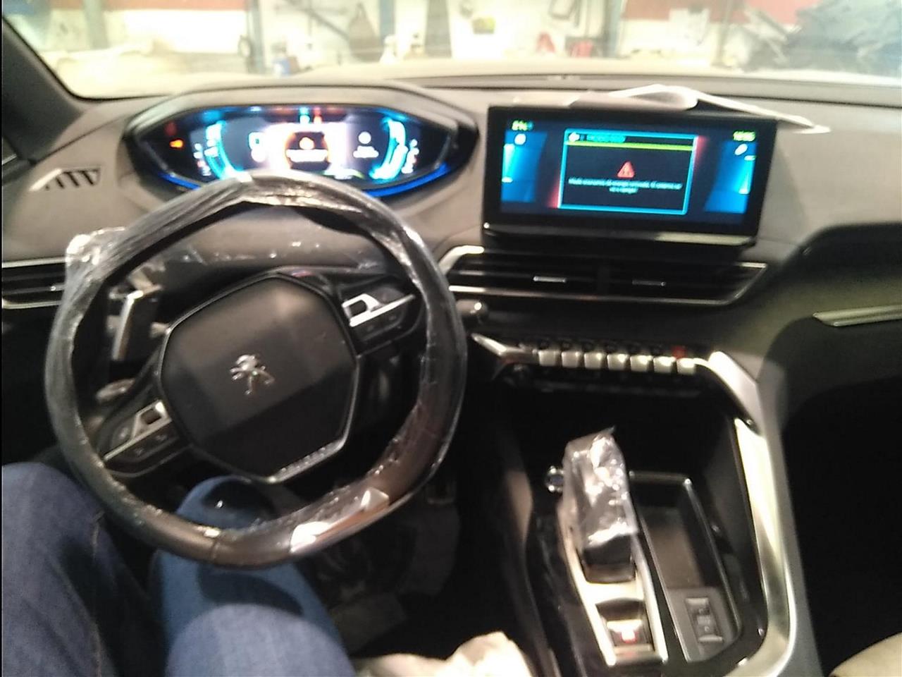 Foto Peugeot 3008 Hybrid 8