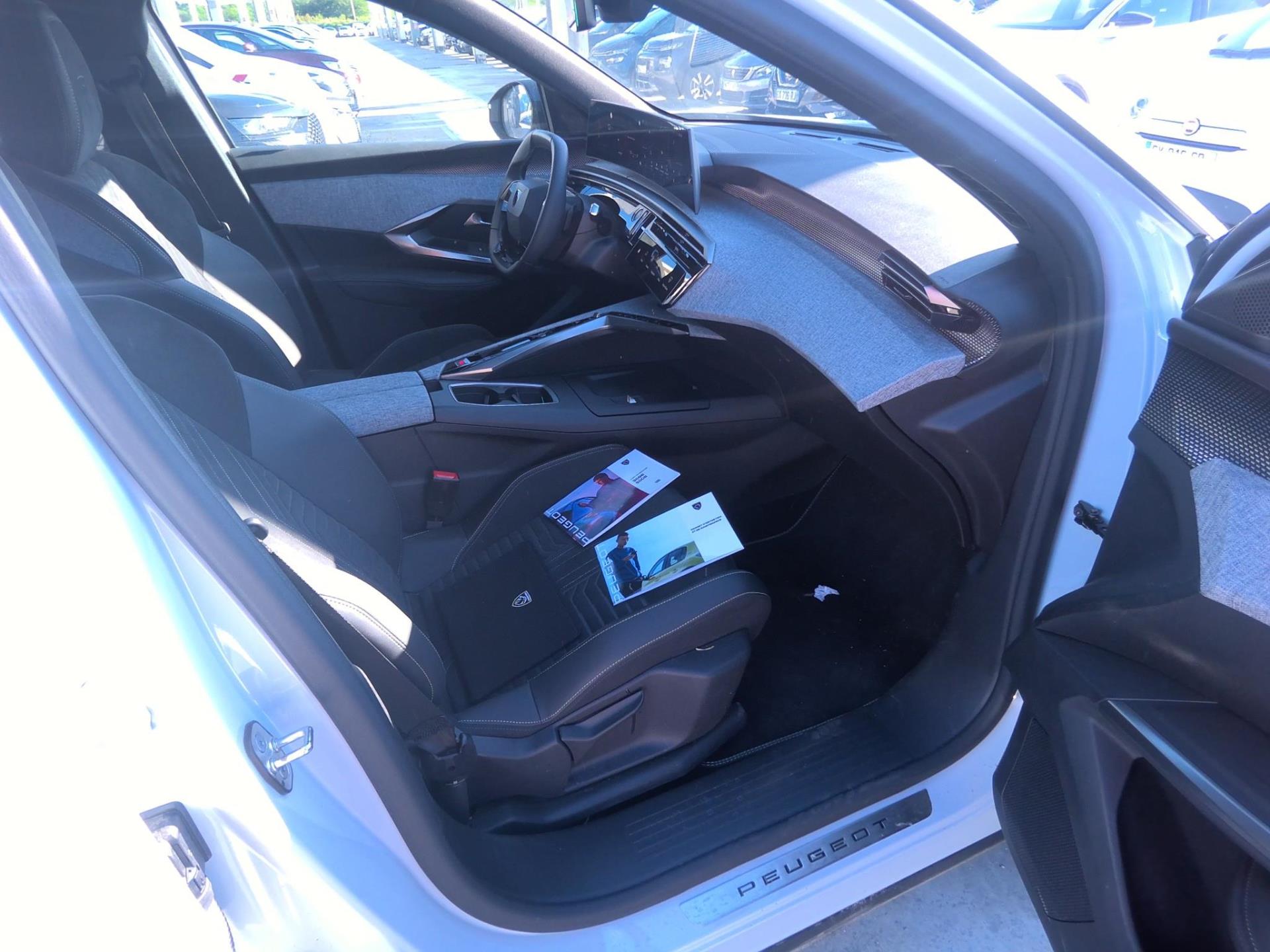 Peugeot 3008 Hybrid 136 e-DCS6 GT 2024