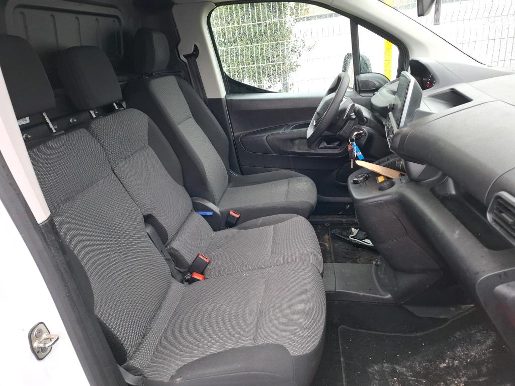 Peugeot PARTNER FOURGON STANDARD 650 KG BLUEHDI 130 S&S EAT8 ASPHALT 2021