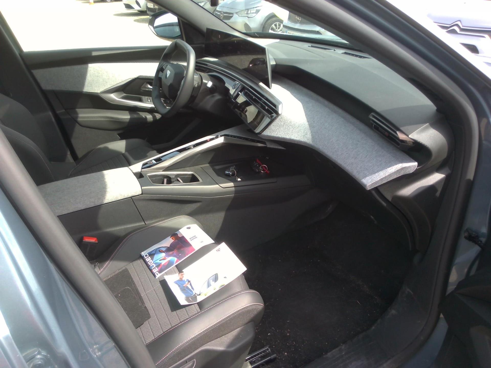 Peugeot 3008 Hybrid 136 e-DCS6 Allure 2024