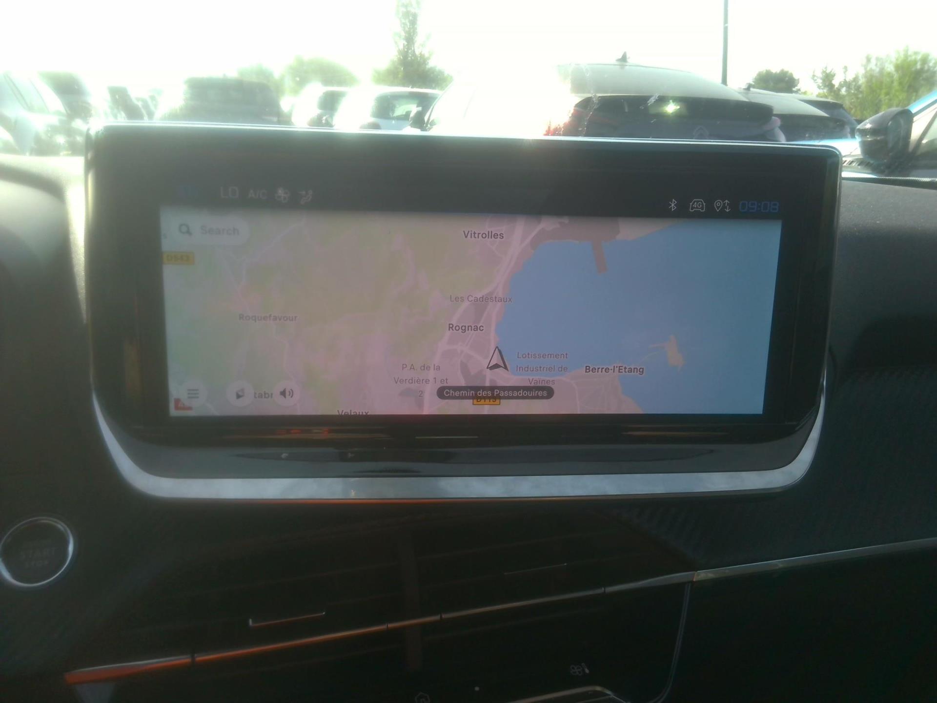 Peugeot 2008 Hybrid 136 e-DCS6 Allure 2025