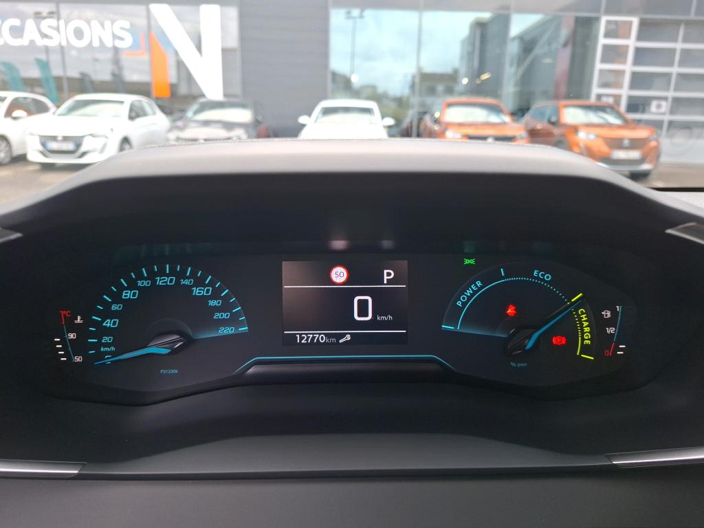 Peugeot 208 Hybrid 100 e-DCS6 Style 2025