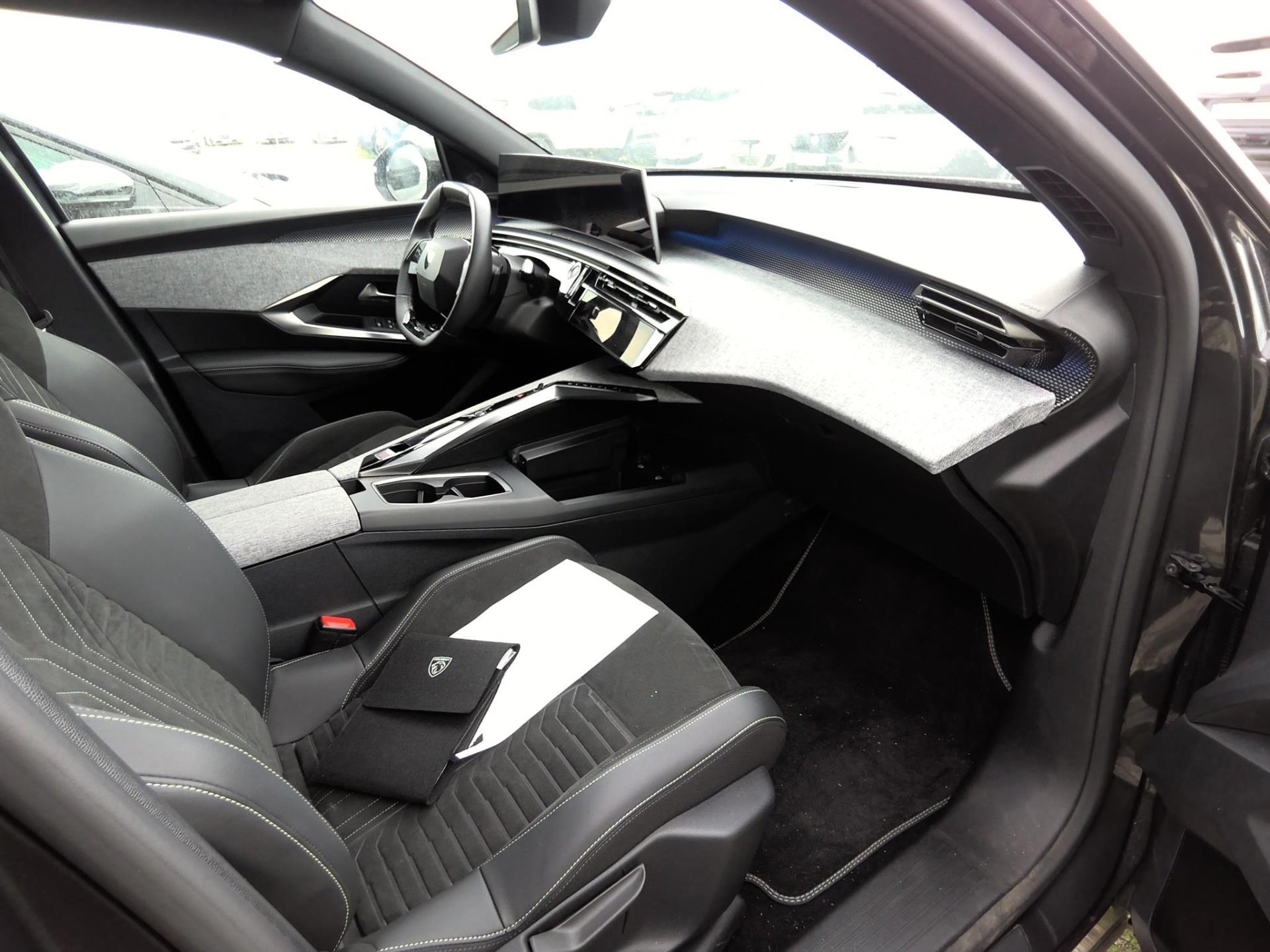 Peugeot 3008 Hybrid 136 e-DCS6 GT 2024