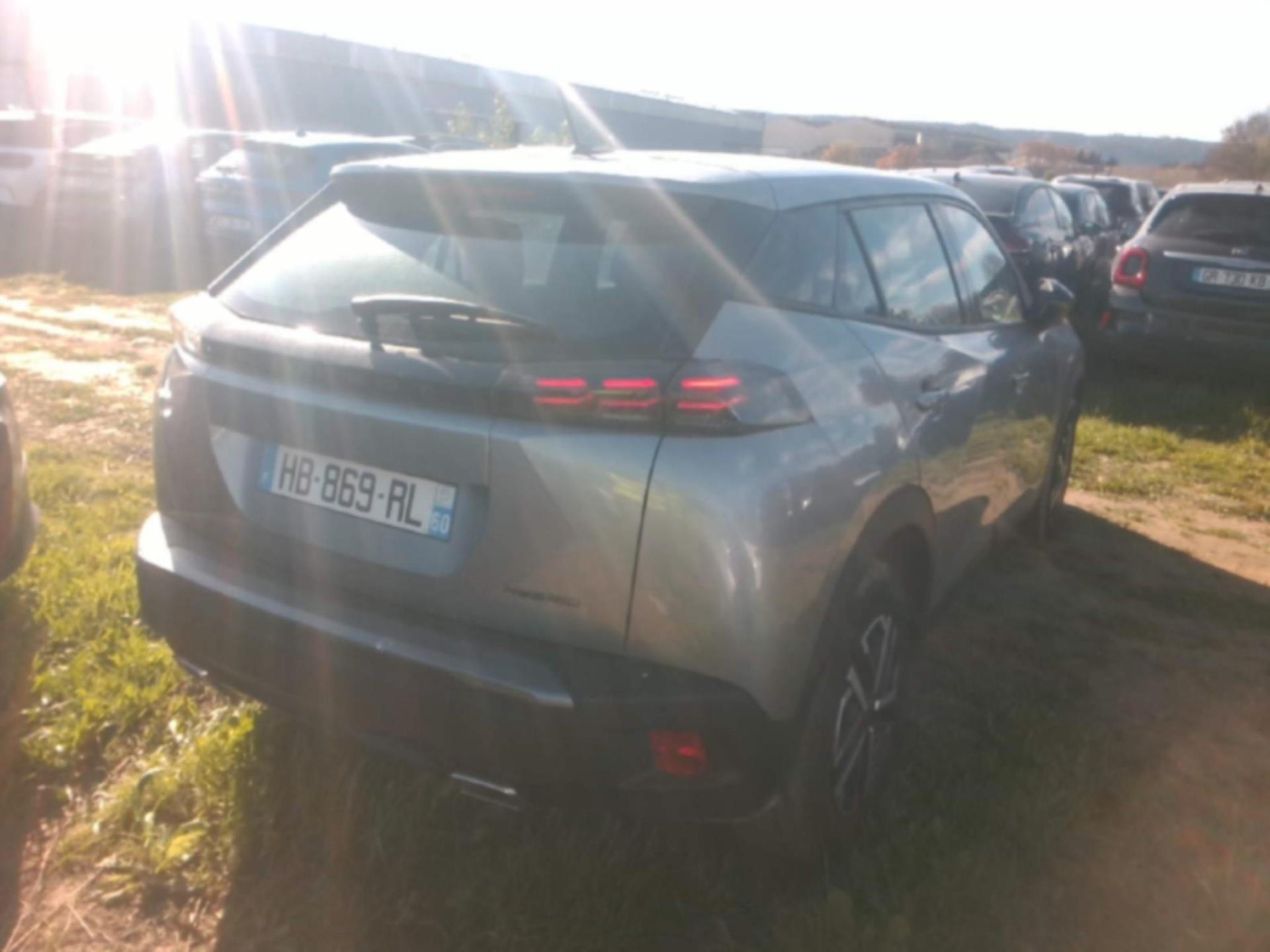 Peugeot 2008 Hybrid 136 e-DCS6 Style 2025