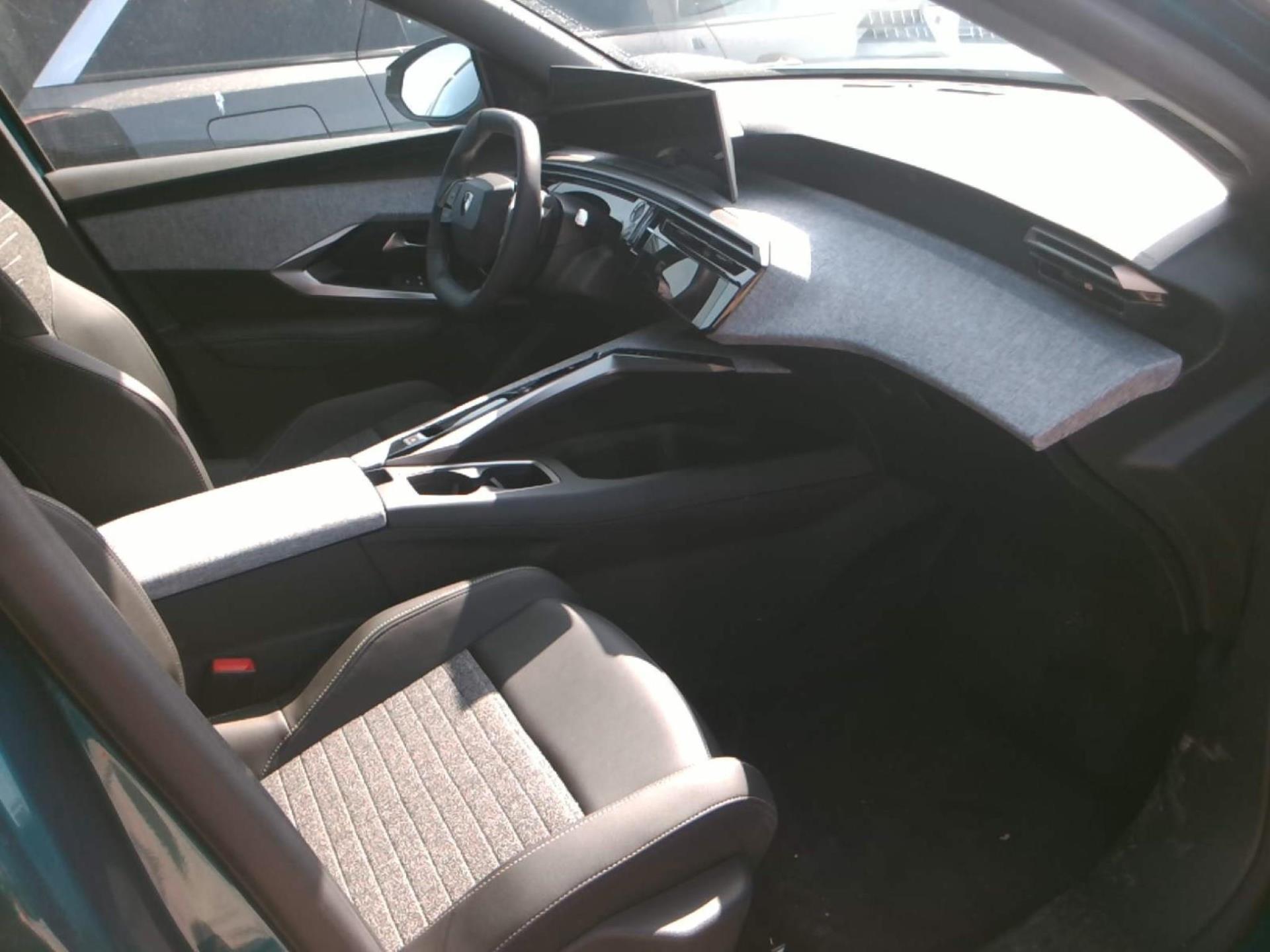 Peugeot 3008 Hybrid 145 e-DCS6 Allure 2025