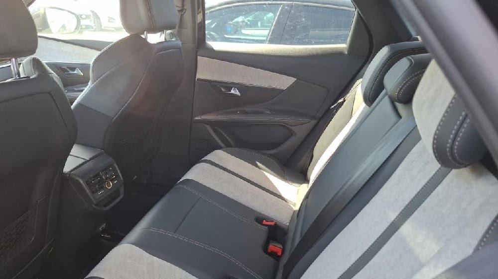 Foto Peugeot 3008 Hybrid 12