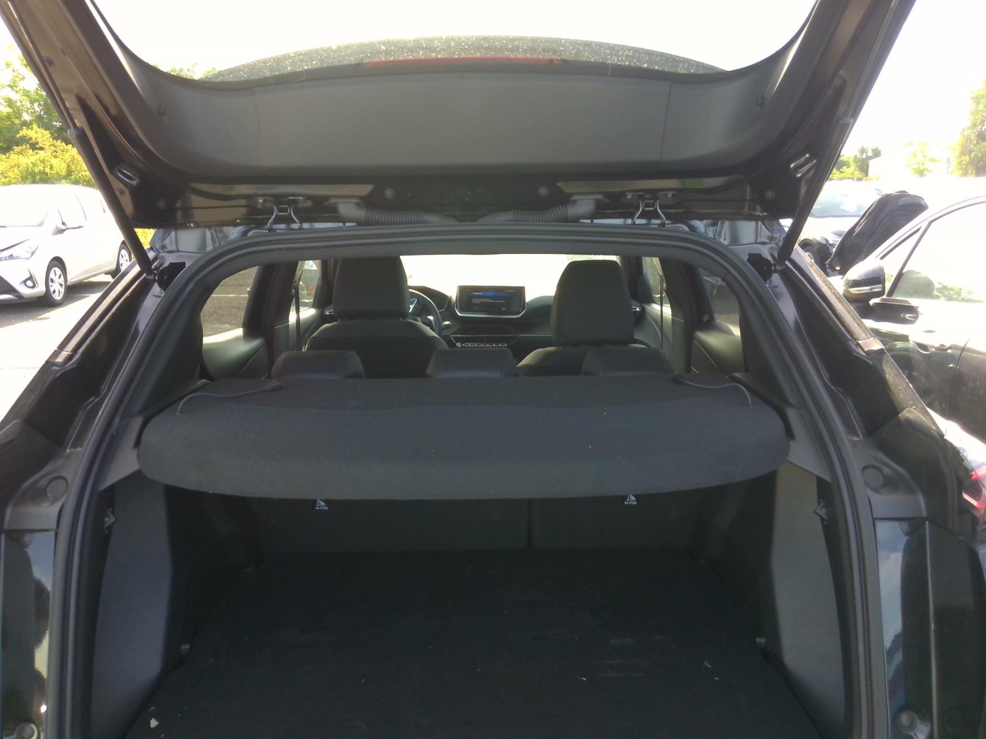 Peugeot 2008 Hybrid 136 e-DCS6 Allure 2025