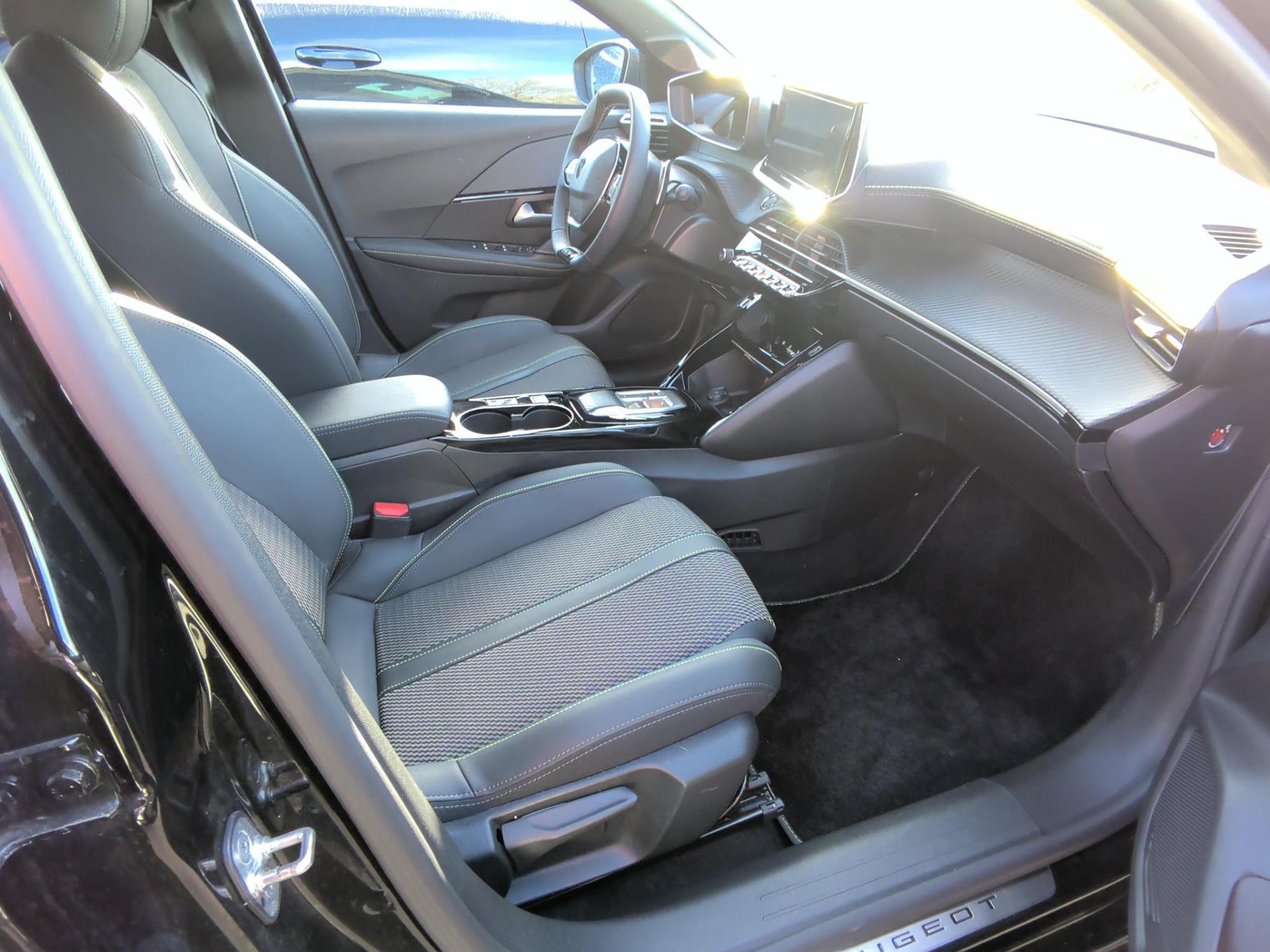 Peugeot 208 Hybrid 110 e-DCS6 GT 2025