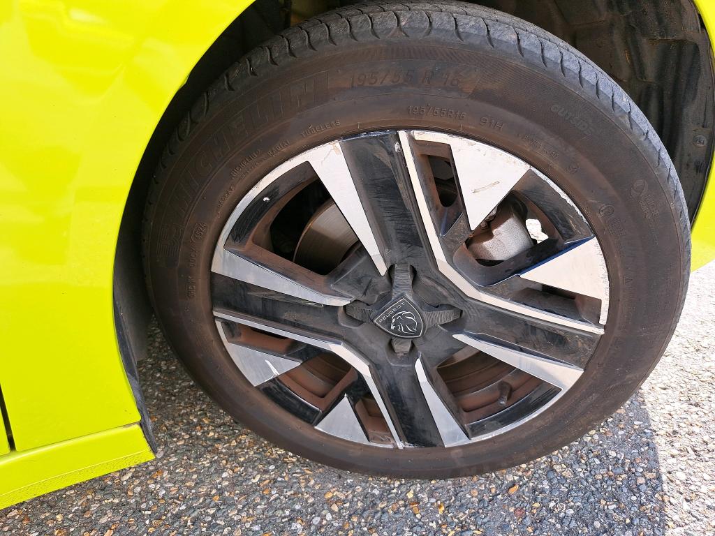 Peugeot 208 Hybrid 100 e-DCS6 Allure 2025