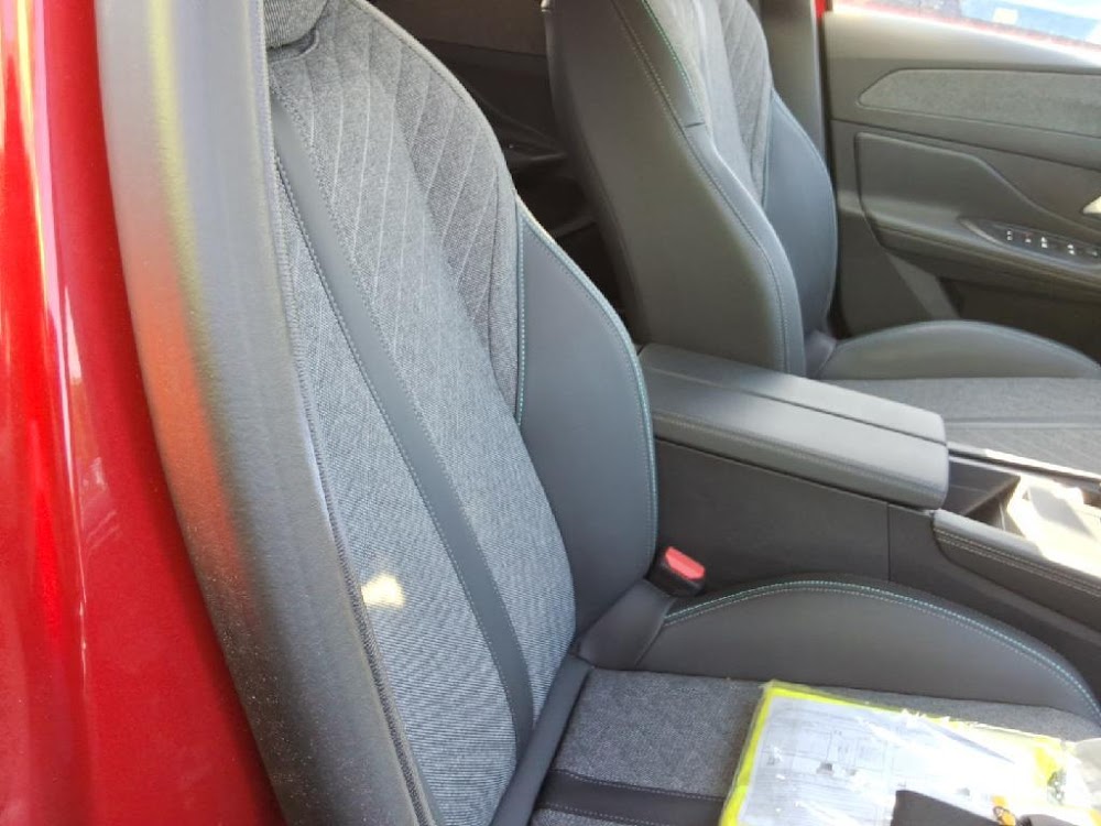 Foto Peugeot 408 10