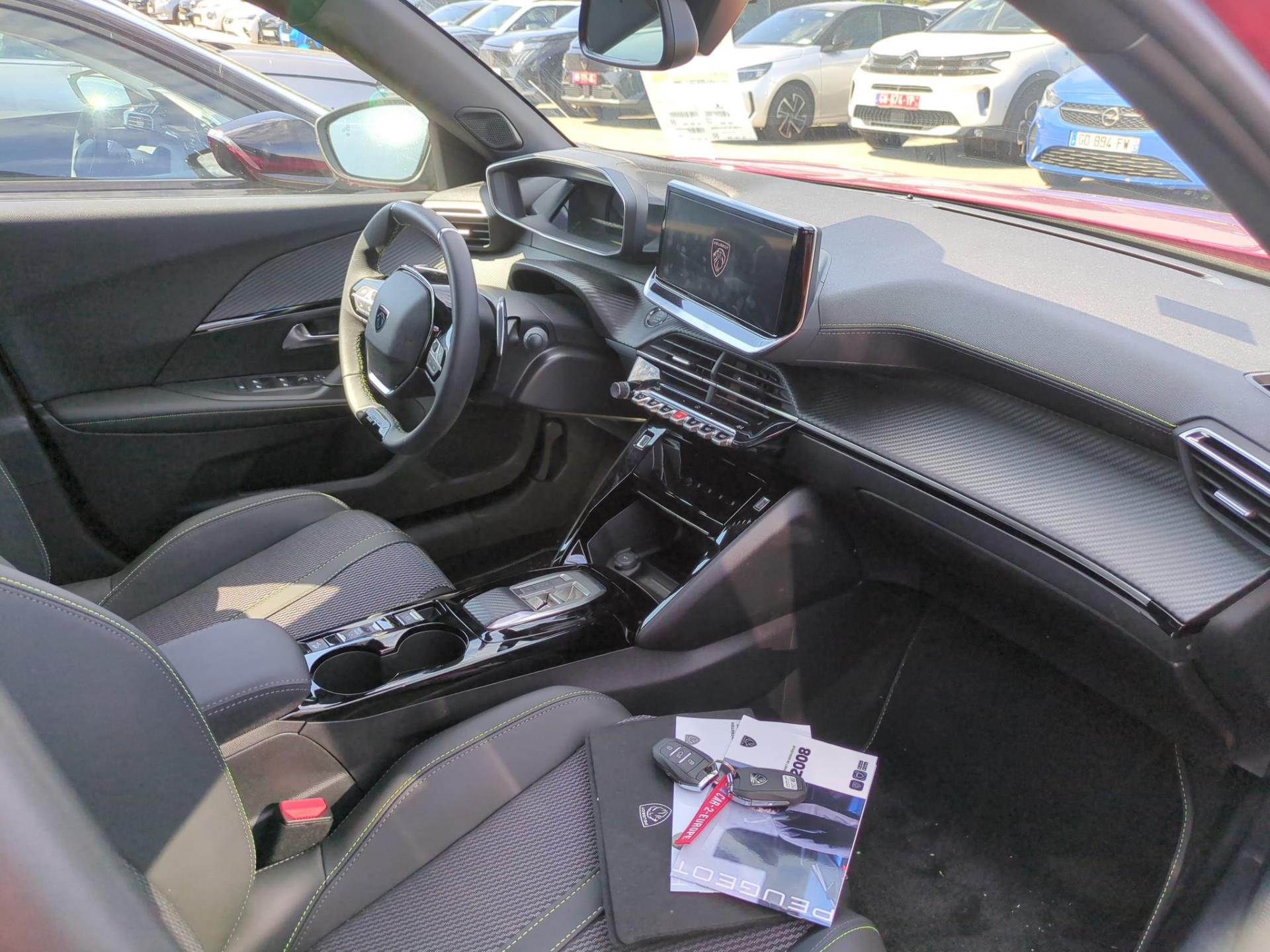 Peugeot 2008 Hybrid 136 e-DCS6 GT 2025