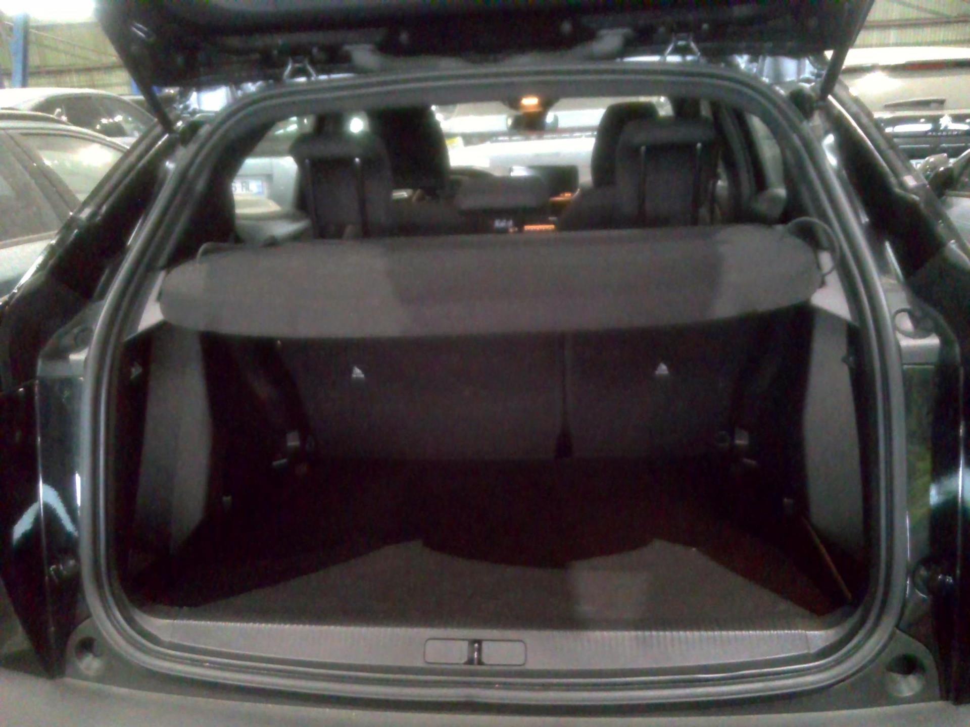 Peugeot 2008 Hybrid 136 e-DCS6 Style 2025