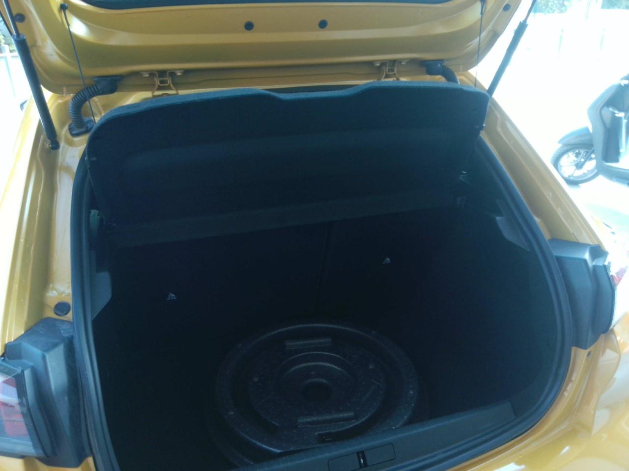 Foto Peugeot 208 8