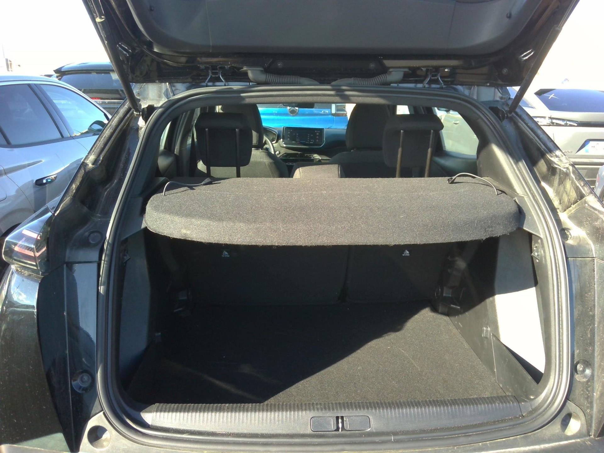 Peugeot 2008 Hybrid 136 e-DCS6 Style 2025