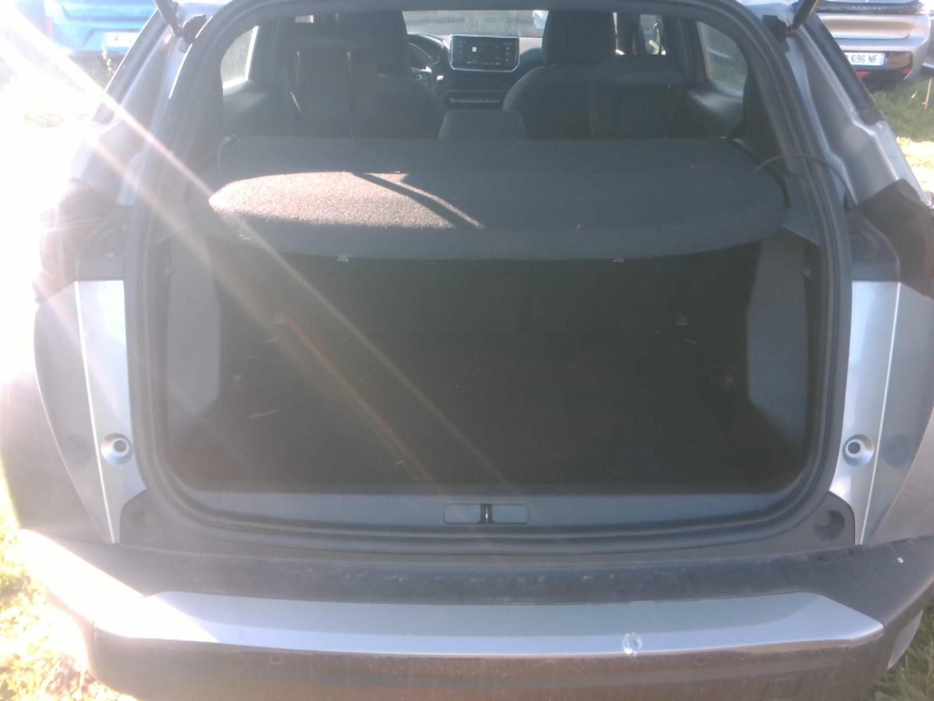Peugeot 2008 Hybrid 136 e-DCS6 Style 2025
