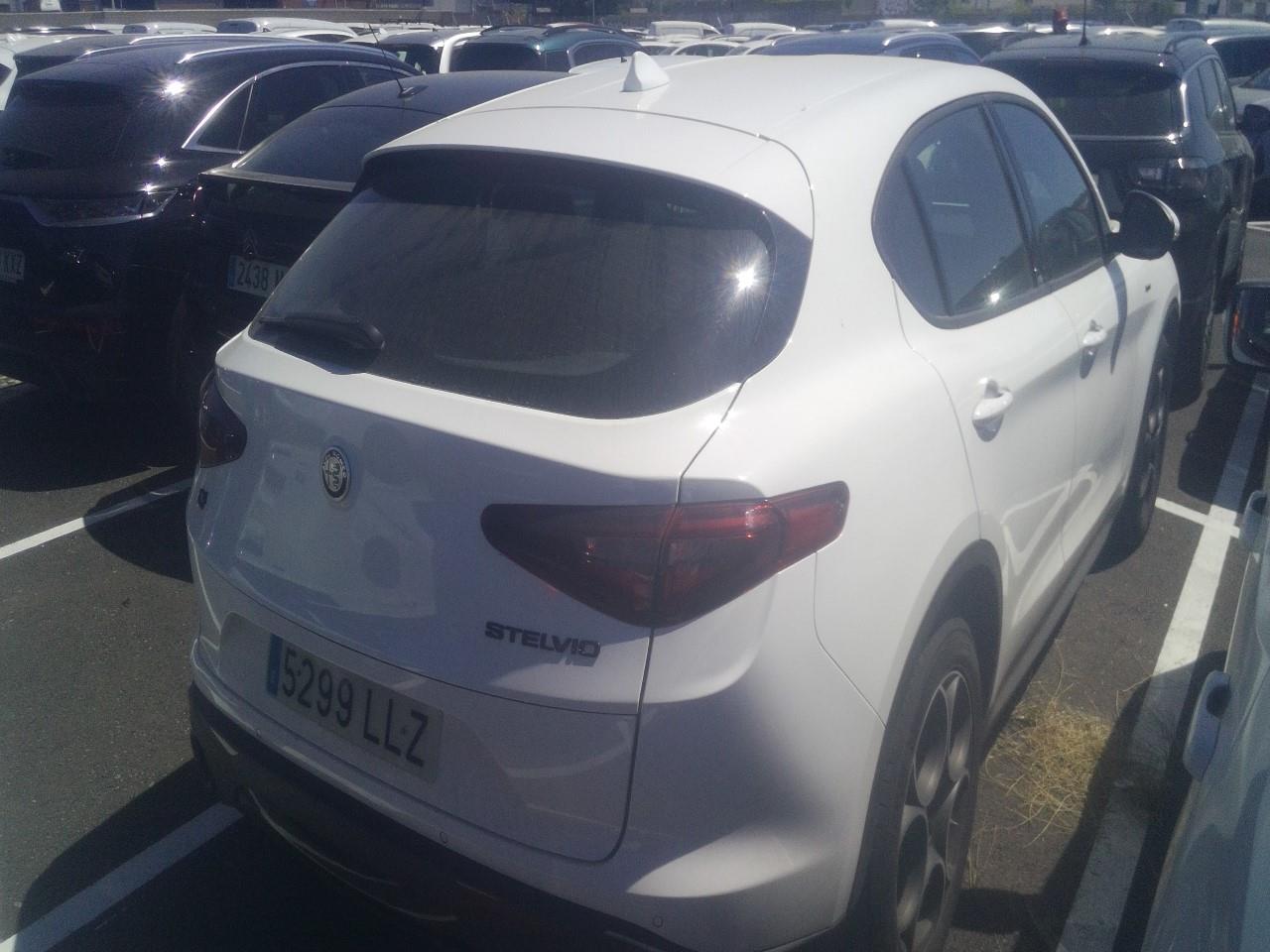 Foto Alfa Romeo Stelvio 4
