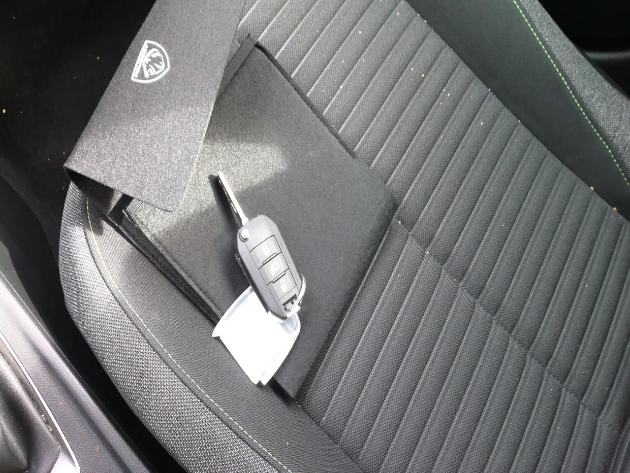 Foto Peugeot 208 9