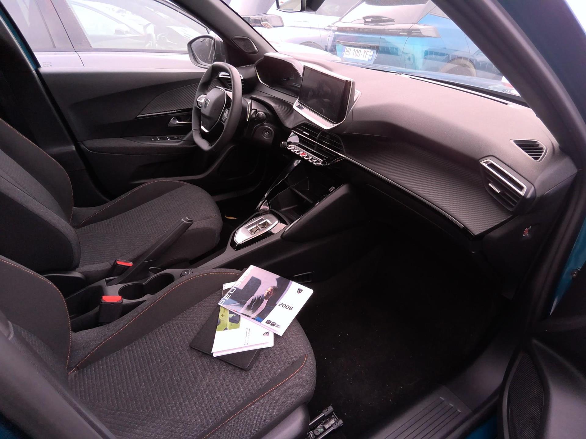 Peugeot 2008 Hybrid 136 e-DCS6 Style 2025