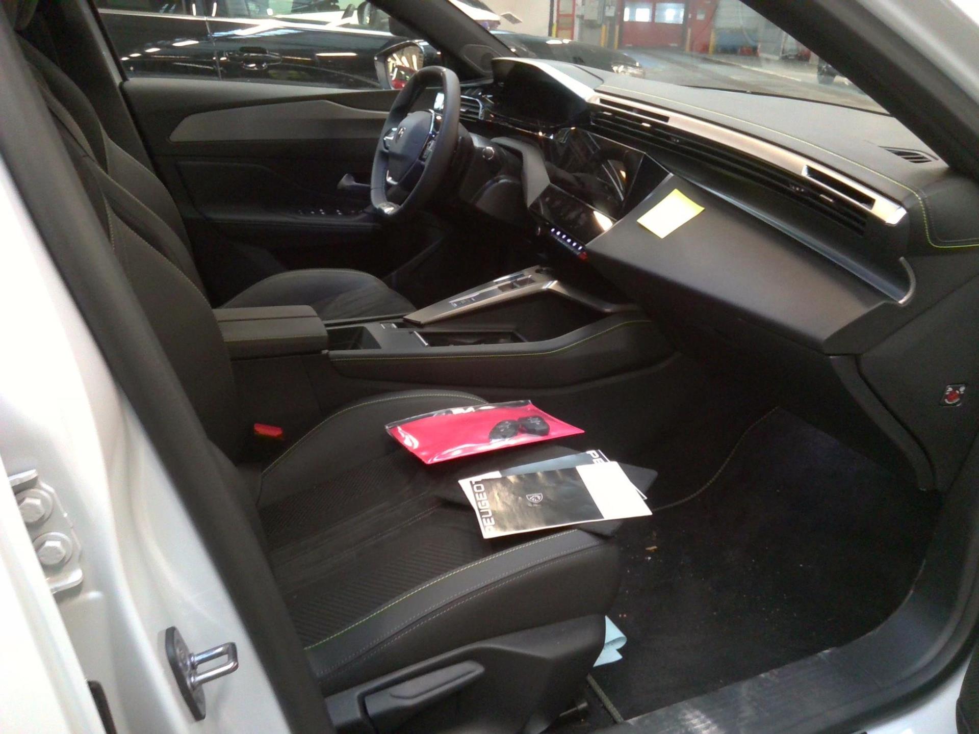 Peugeot 408 Hybrid 136 e-DCS6 GT 2024