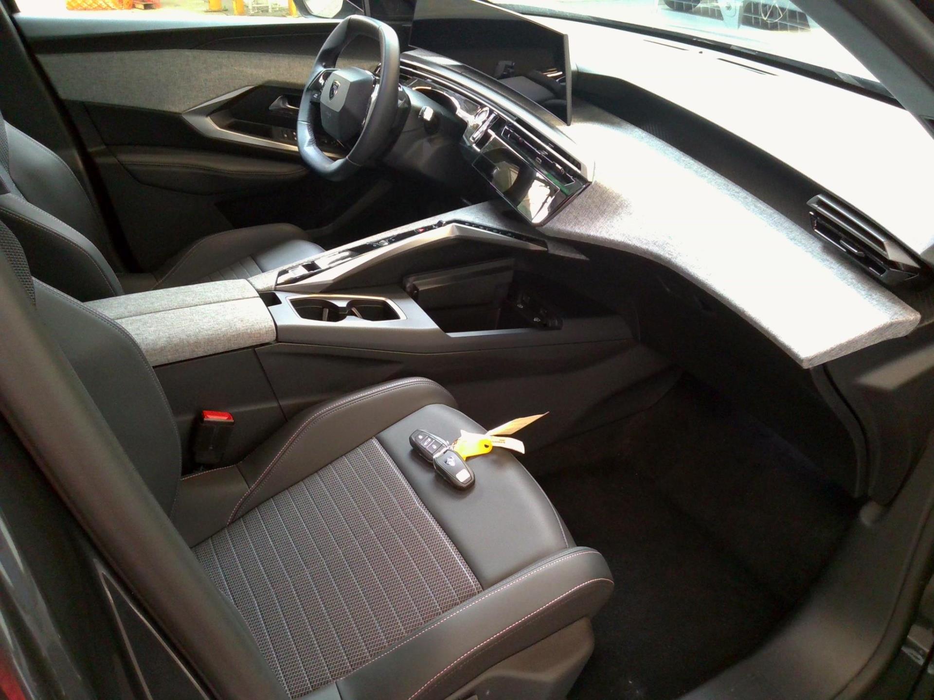Peugeot 3008 Hybrid 136 e-DCS6 Allure 2024
