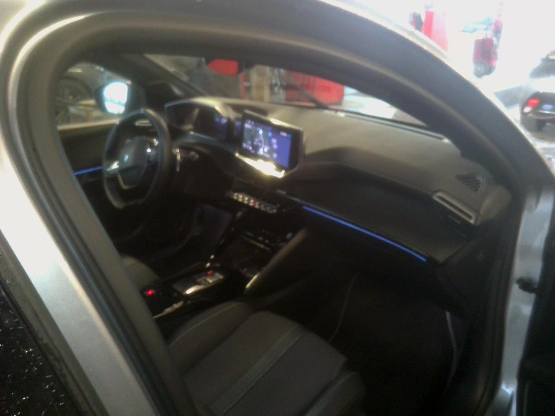 Peugeot 208 Hybrid 136 e-DCS6 GT 2024