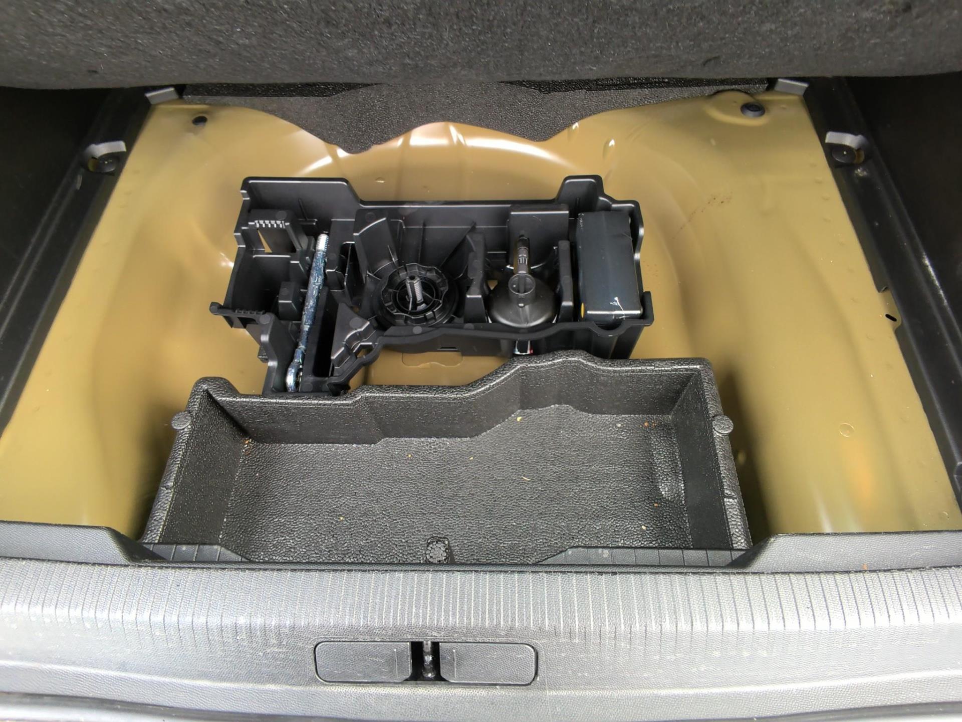 Peugeot 2008 Hybrid 136 e-DCS6 Style 2025