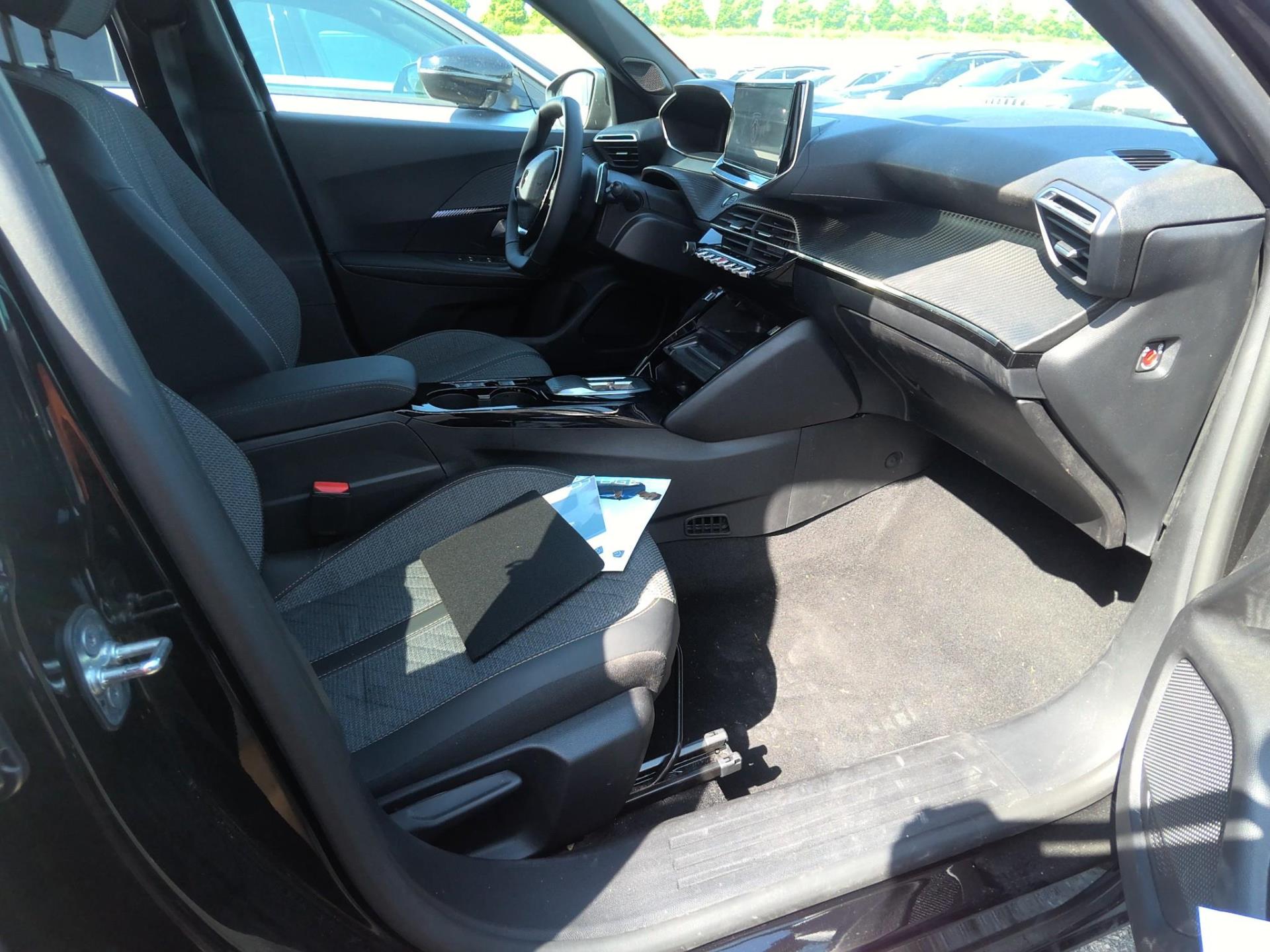 Peugeot 2008 Hybrid 145 e-DCS6 Allure 2025