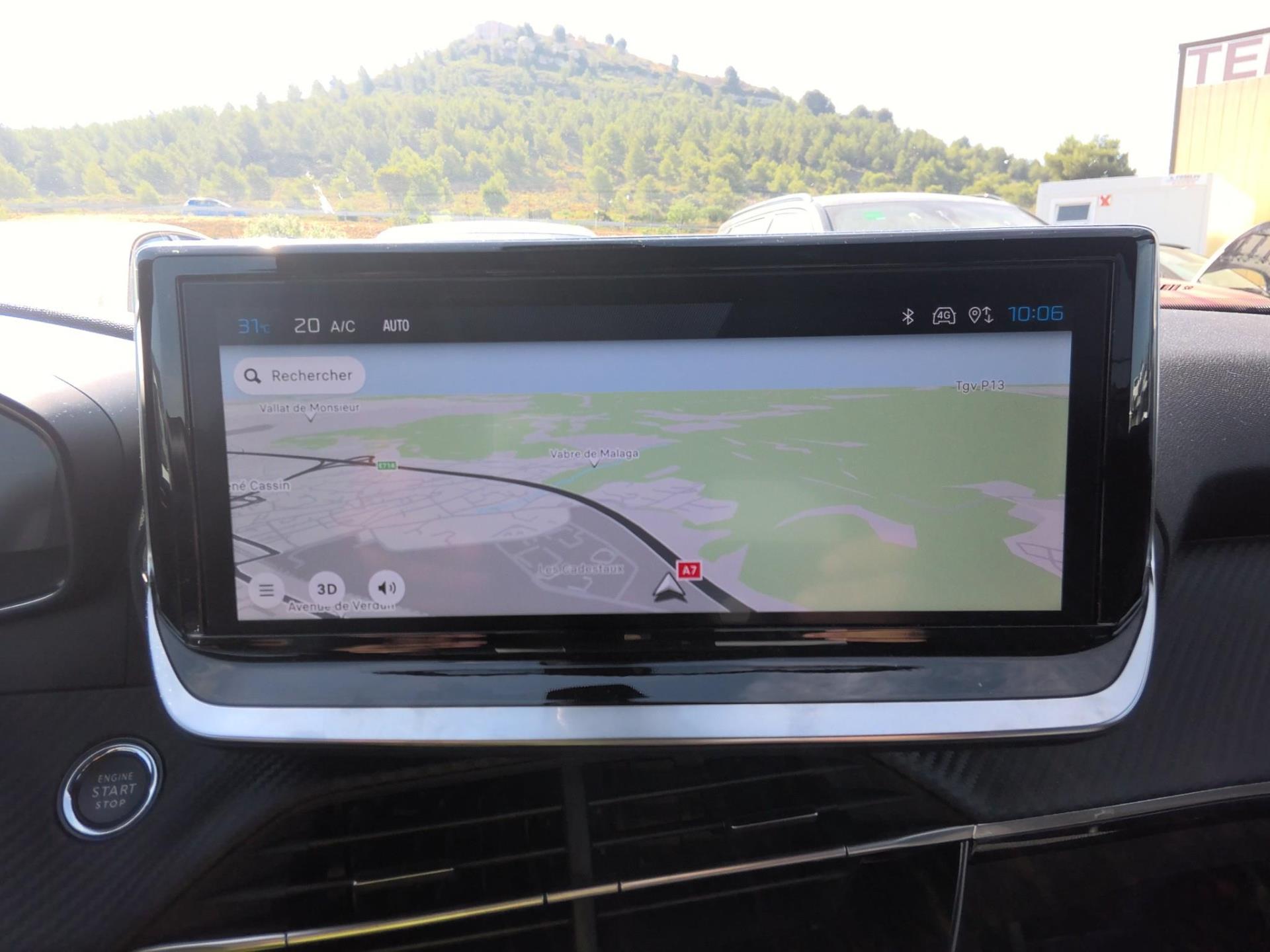 Peugeot 2008 Hybrid 136 e-DCS6 Allure 2025