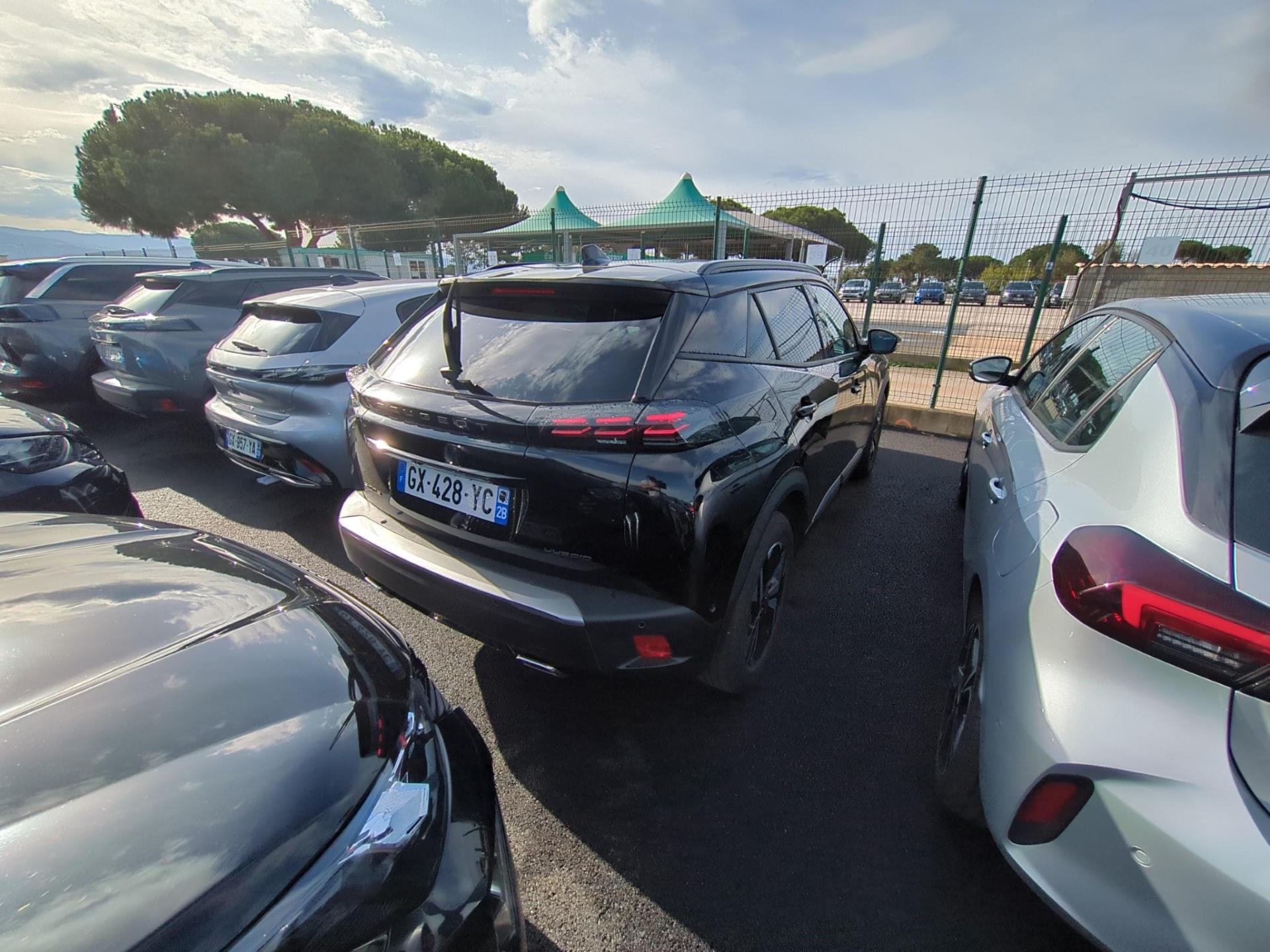 Peugeot 2008 Hybrid 136 e-DCS6 Allure 2024