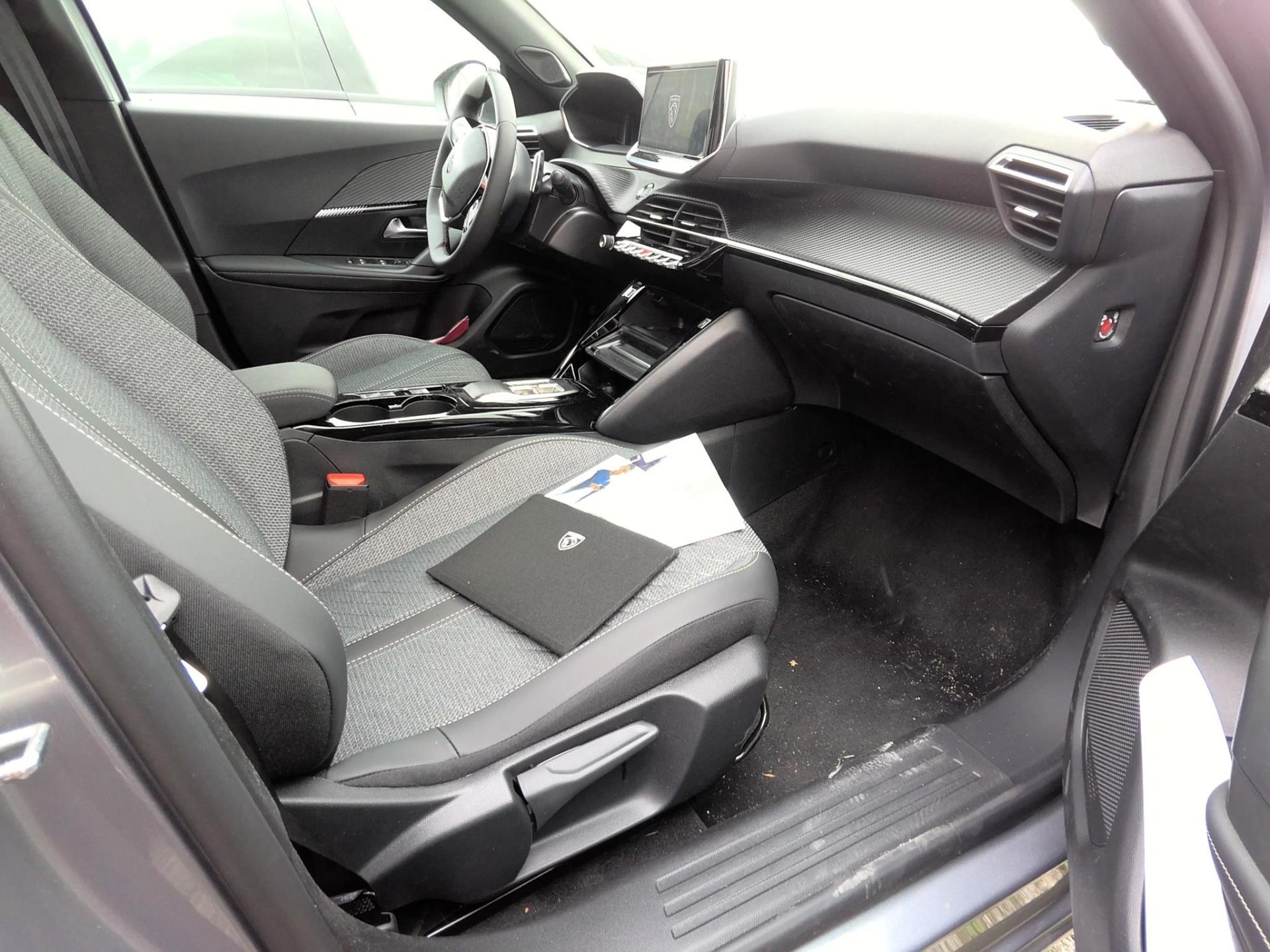 Peugeot 2008 Hybrid 145 e-DCS6 Allure 2025