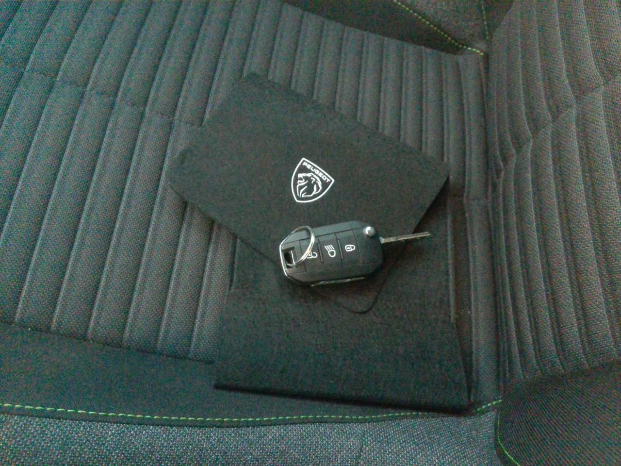 Foto Peugeot 208 8