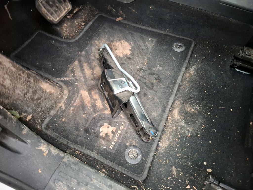 Peugeot PARTNER FOURGON STANDARD 650 KG BLUEHDI 130 S&S EAT8 ASPHALT 2021