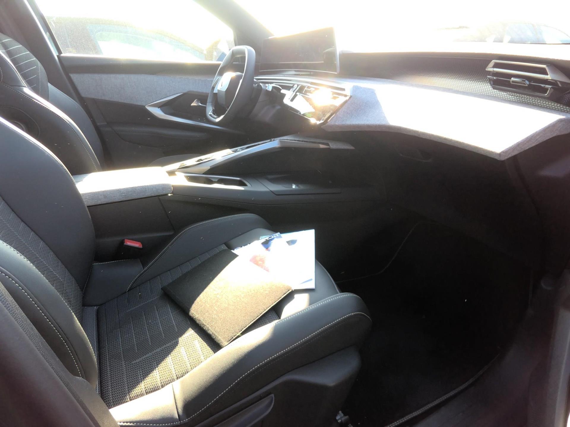 Peugeot 3008 Hybrid 136 e-DCS6 GT 2025