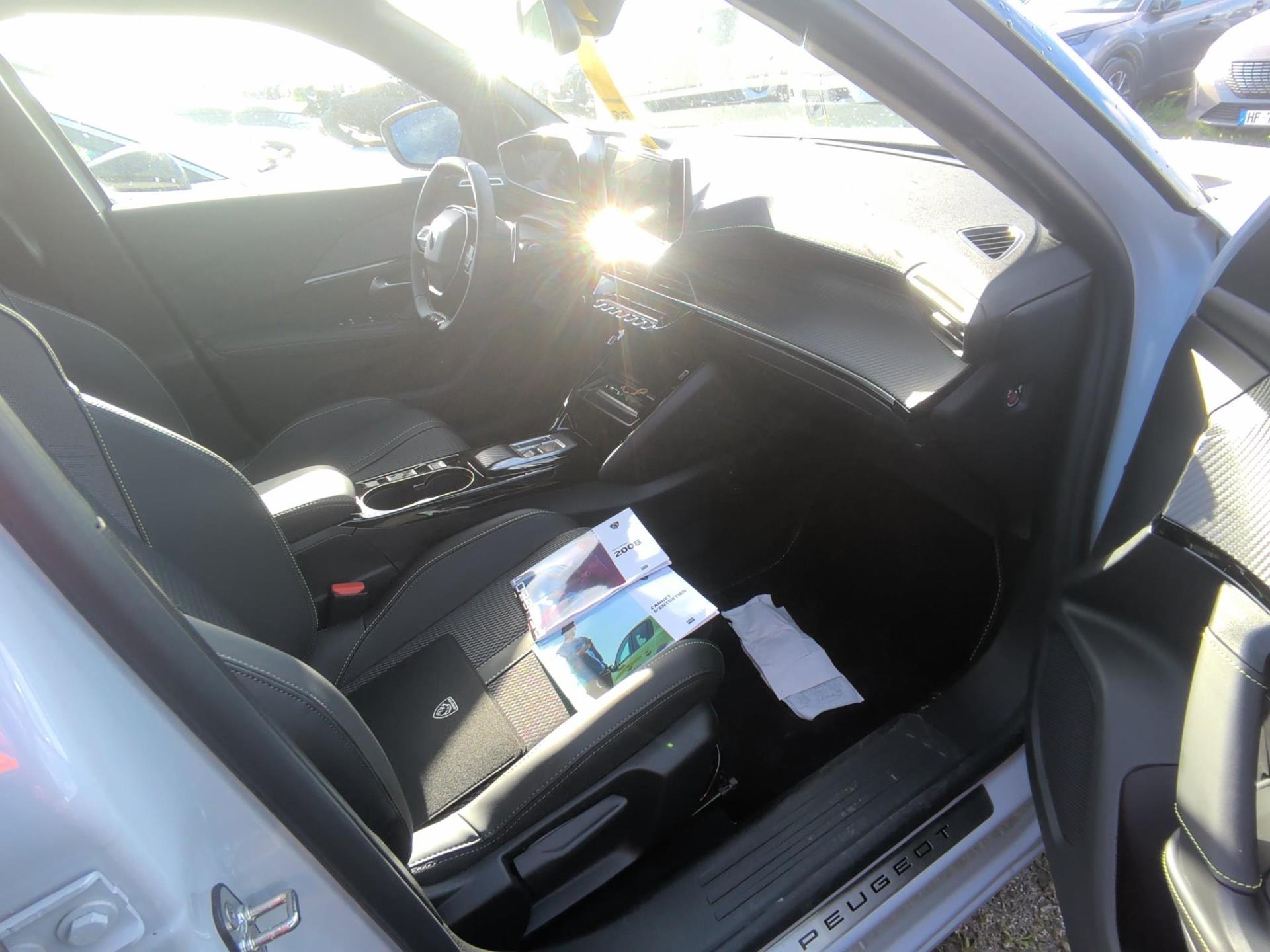 Peugeot 2008 Hybrid 145 e-DCS6 GT 2025