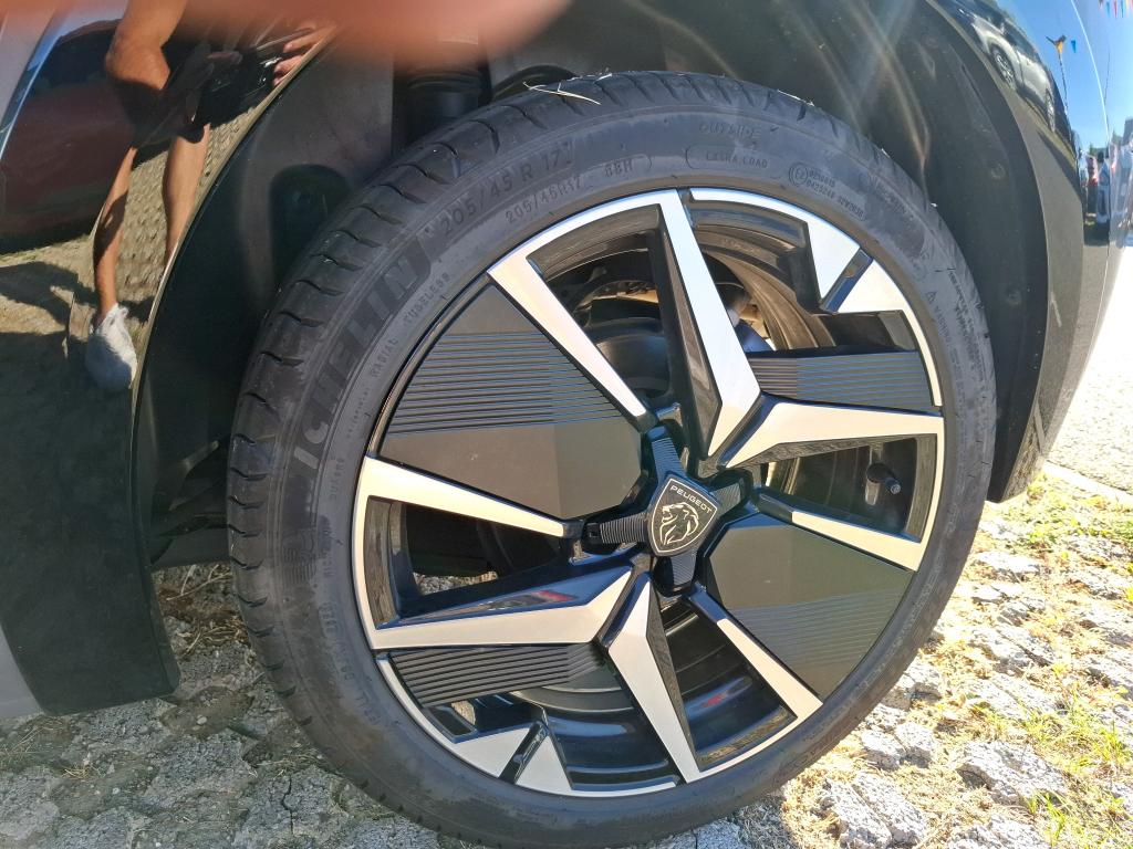 Peugeot 208 Hybrid 145 ch e-DCS6 GT 2025