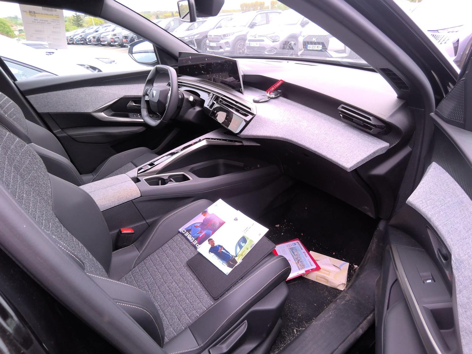 Peugeot 5008 Hybrid 145 ch e-DCS6 Allure 2025