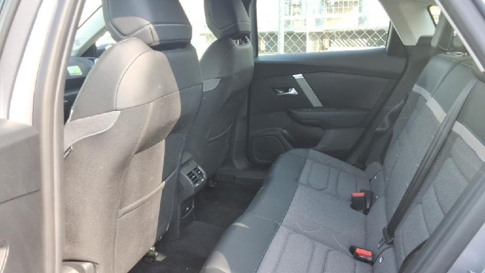 Foto Citroën C4 X 11