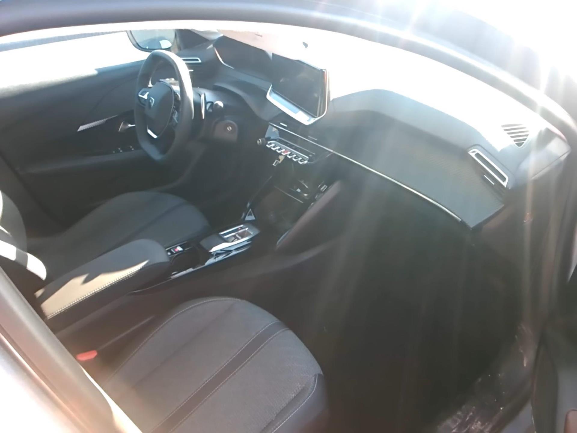 Peugeot 208 Hybrid 100 e-DCS6 Allure 2025