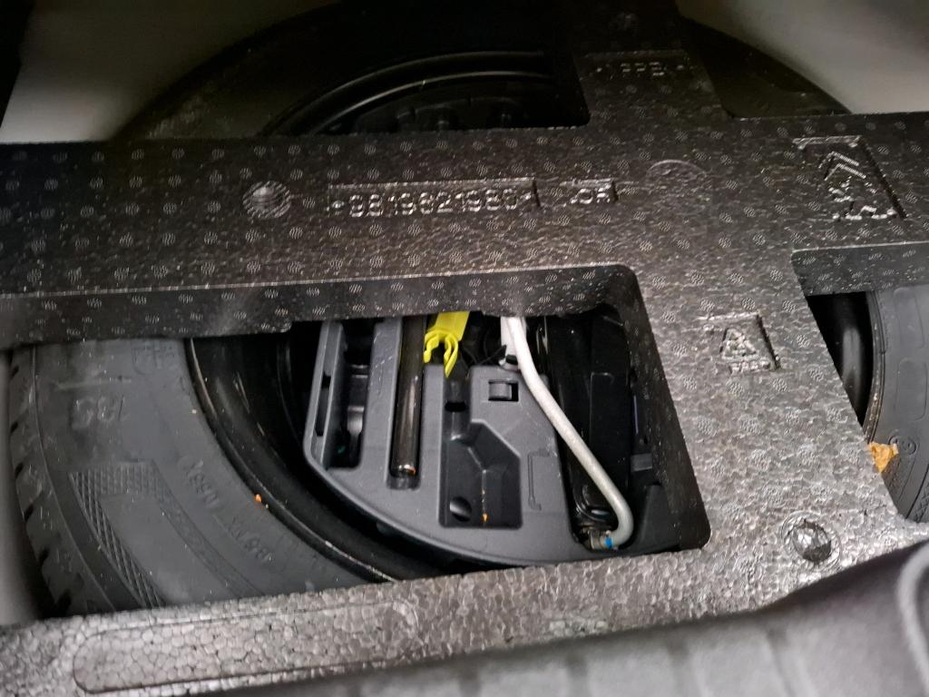 Peugeot 208 AFFAIRE PURETECH 82 S&S BVM5 PREMIUM PACK 2018