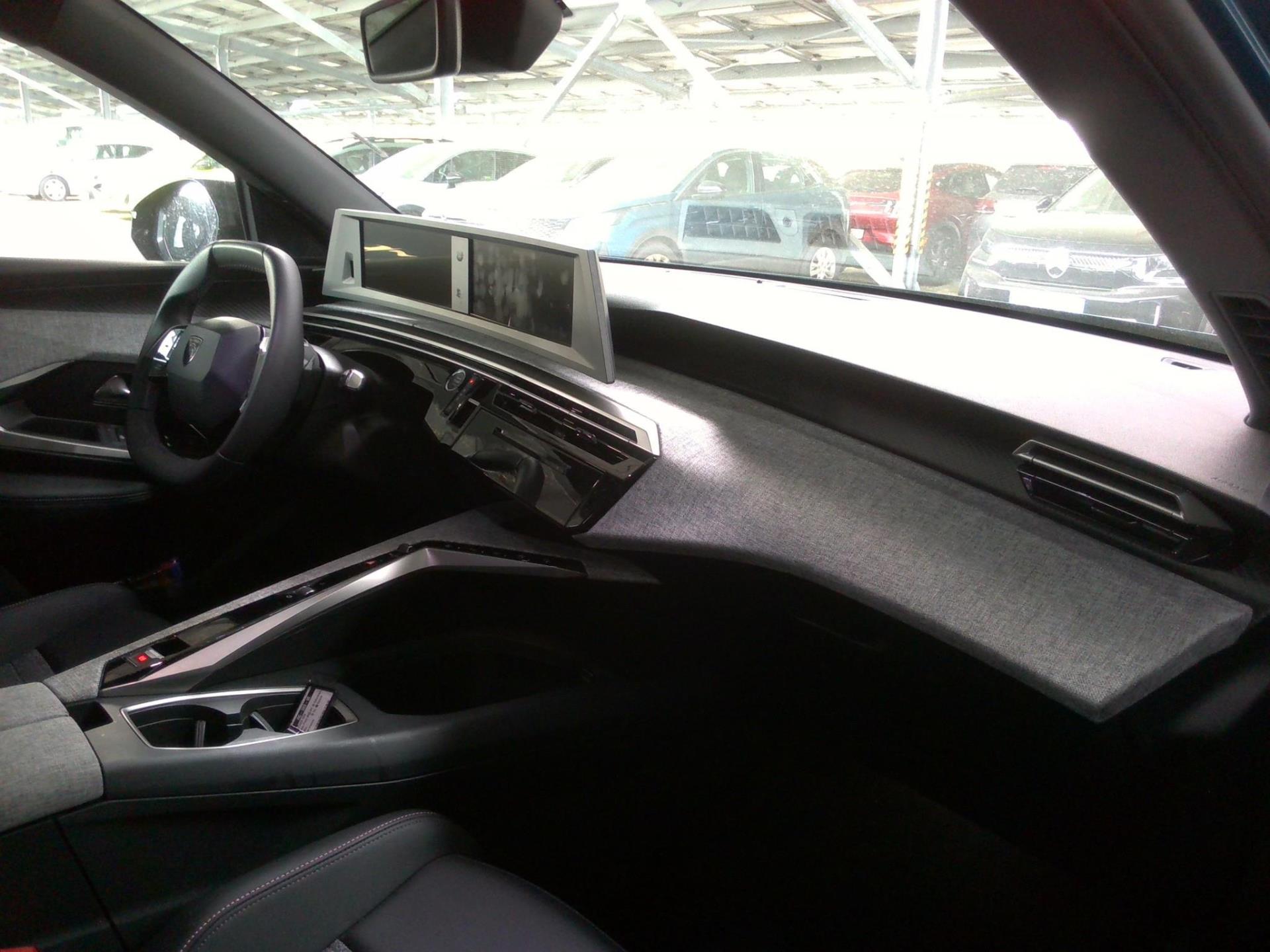 Peugeot 5008 Hybrid 145 ch e-DCS6 Allure 2025