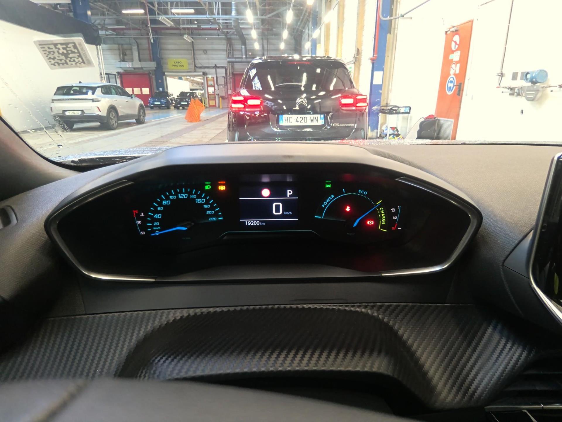 Peugeot 2008 Hybrid 145 e-DCS6 Style 2025