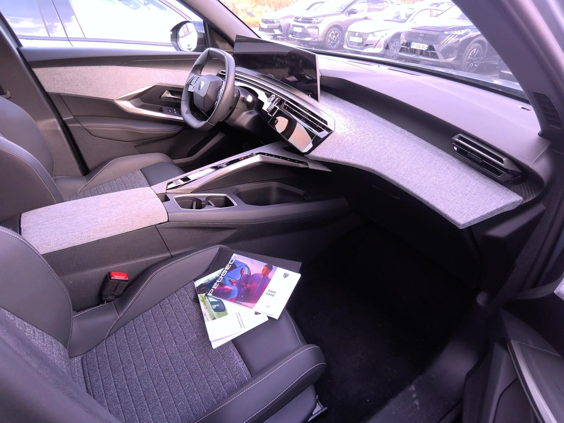 Peugeot 3008 Hybrid 145 e-DCS6 Allure 2025