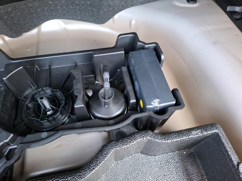 Peugeot 2008 Hybrid 136 e-DCS6 Allure 2024