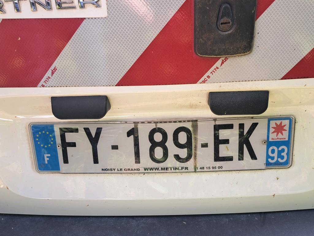 Peugeot PARTNER FOURGON LONG 950 KG BLUEHDI 130 S&S EAT8 ASPHALT 2021