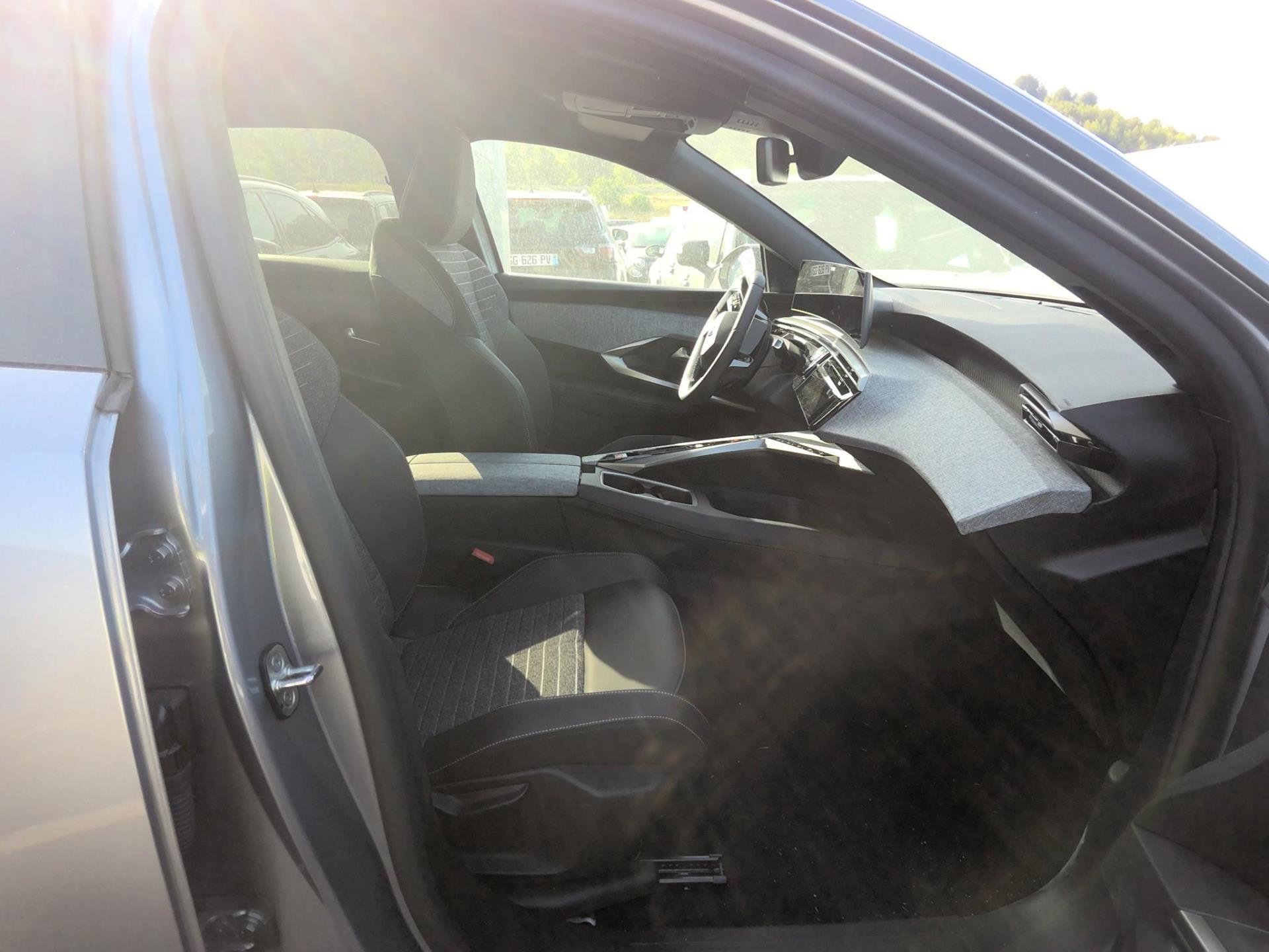 Peugeot 3008 Hybrid 136 e-DCS6 Allure 2025