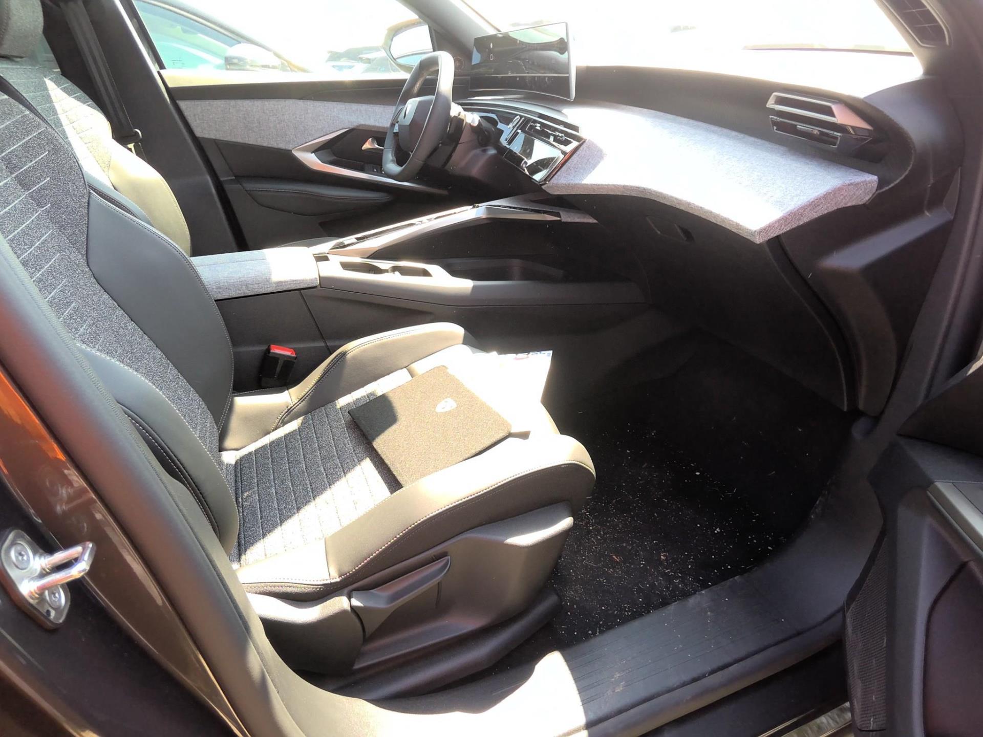 Peugeot 3008 Hybrid 136 e-DCS6 Allure 2025