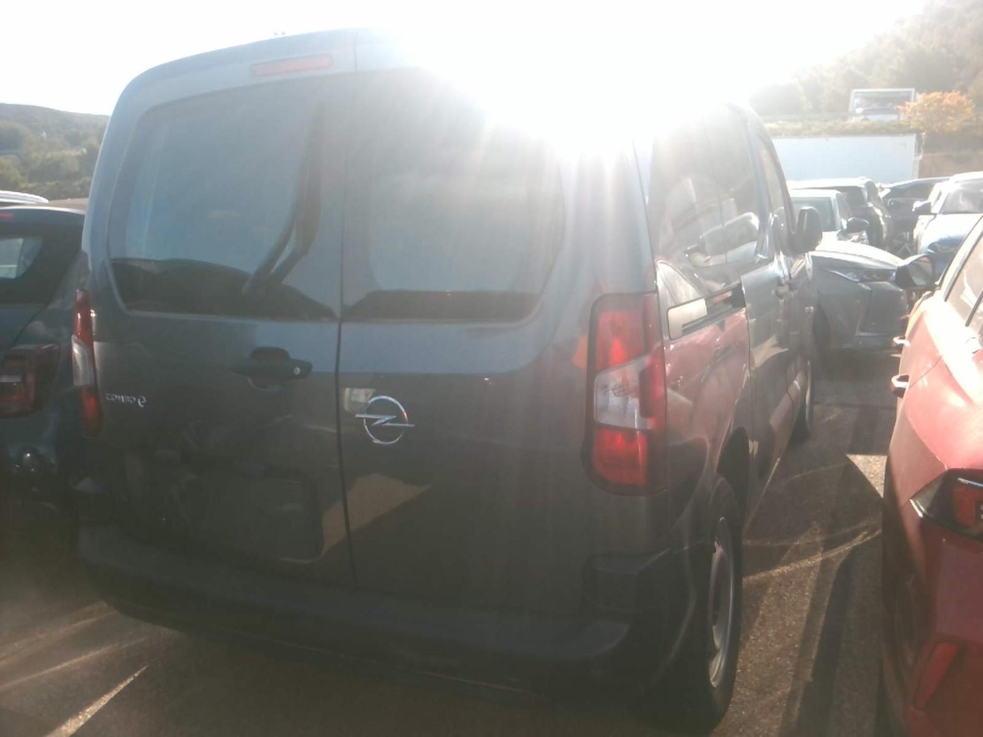 Opel COMBO-E CARGO M 800 KG ELECTRIQUE 100 KW BATTERIE 50 KWH  2023