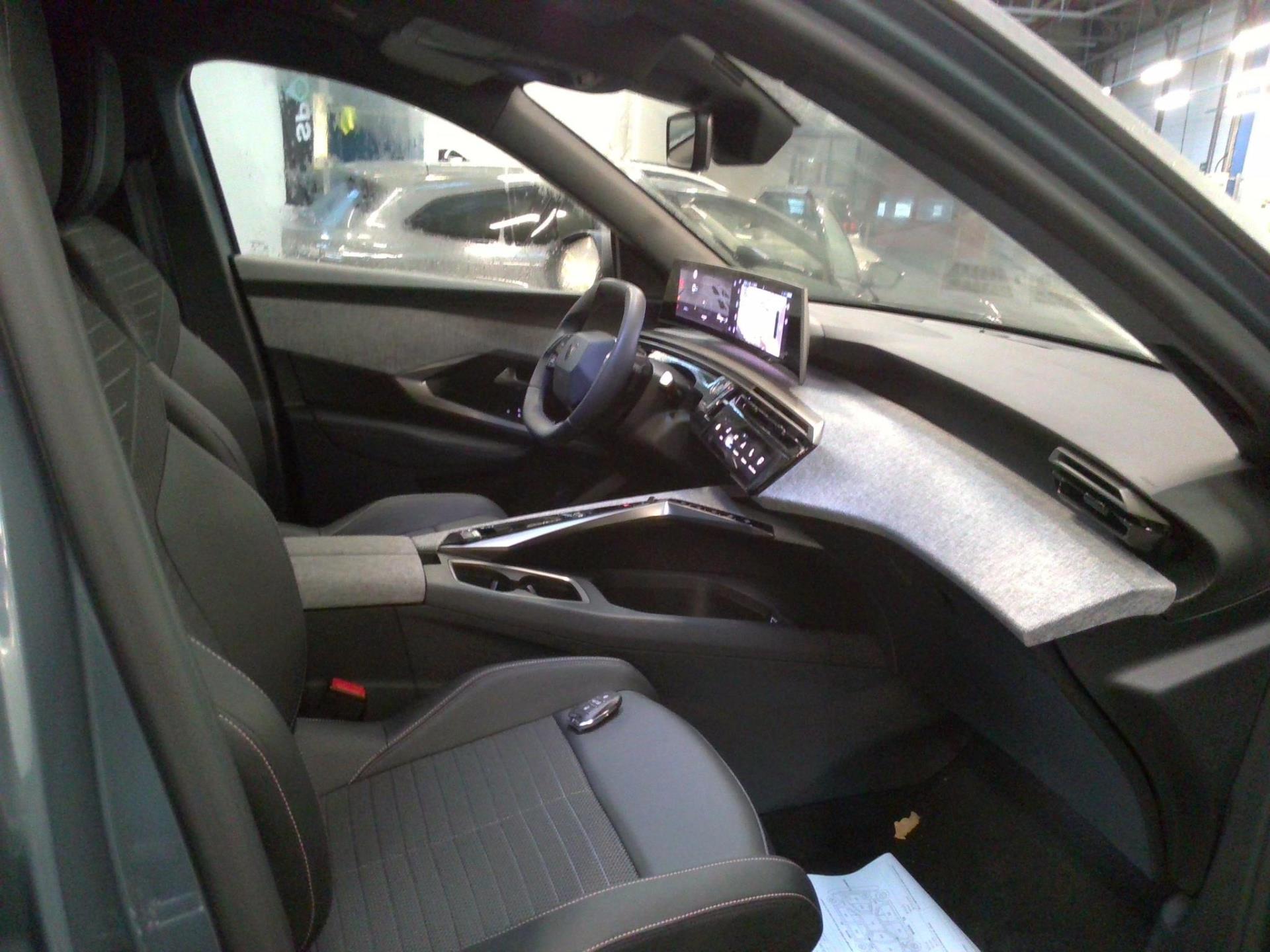 Peugeot 5008 Hybrid 136 e-DCS6 Allure 2024